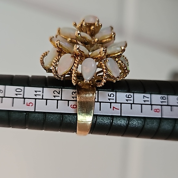 Vintage 14k Opal Flower Cluster Ring - Picture 7 of 9